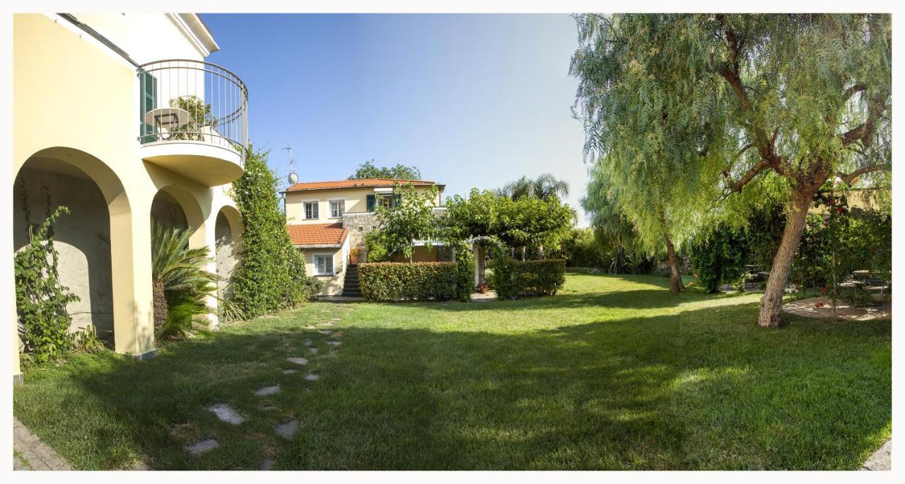 Casa Vacanze Nel Giardino Di Renzo Imperia Eksteriør billede
