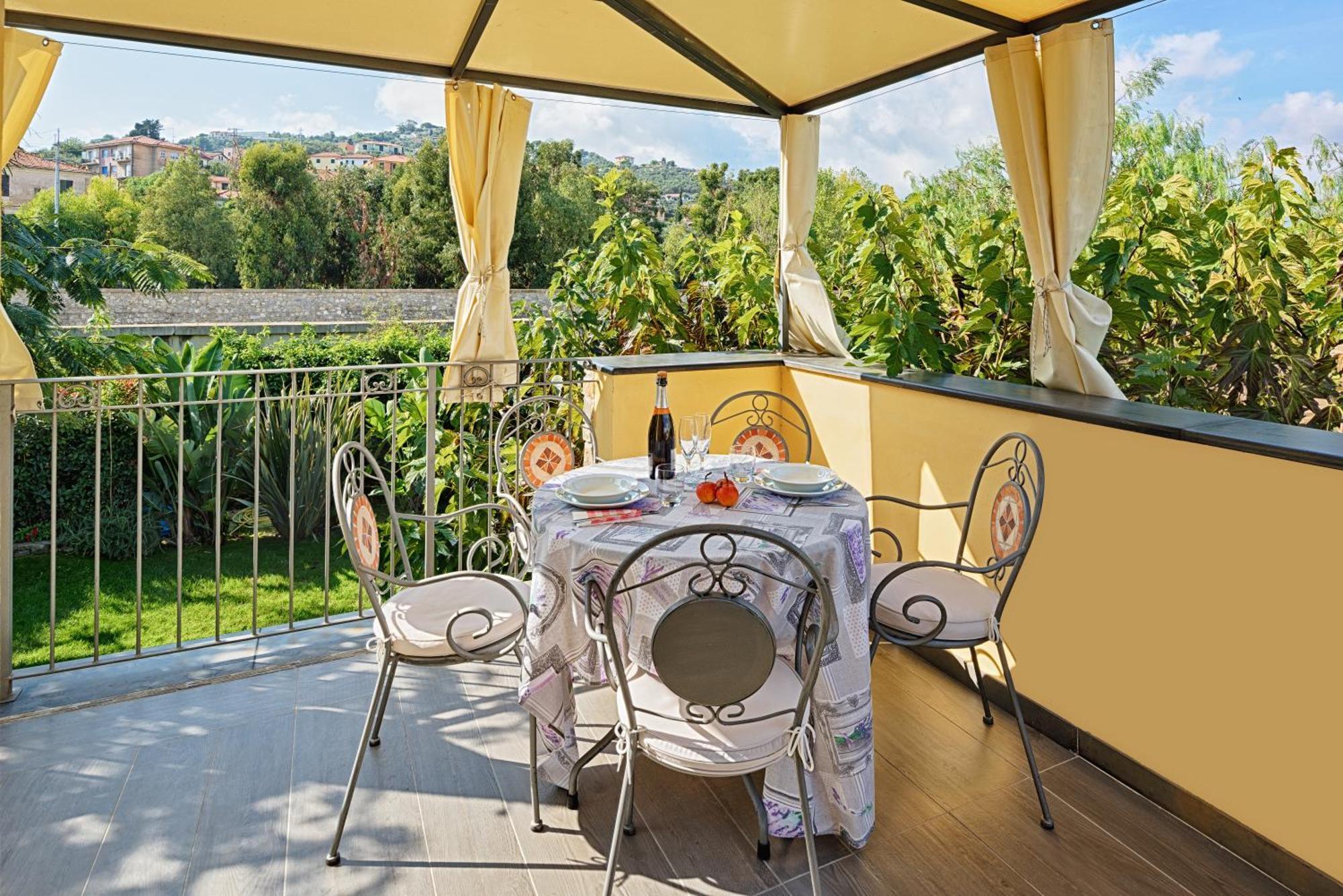 Casa Vacanze Nel Giardino Di Renzo Imperia Eksteriør billede