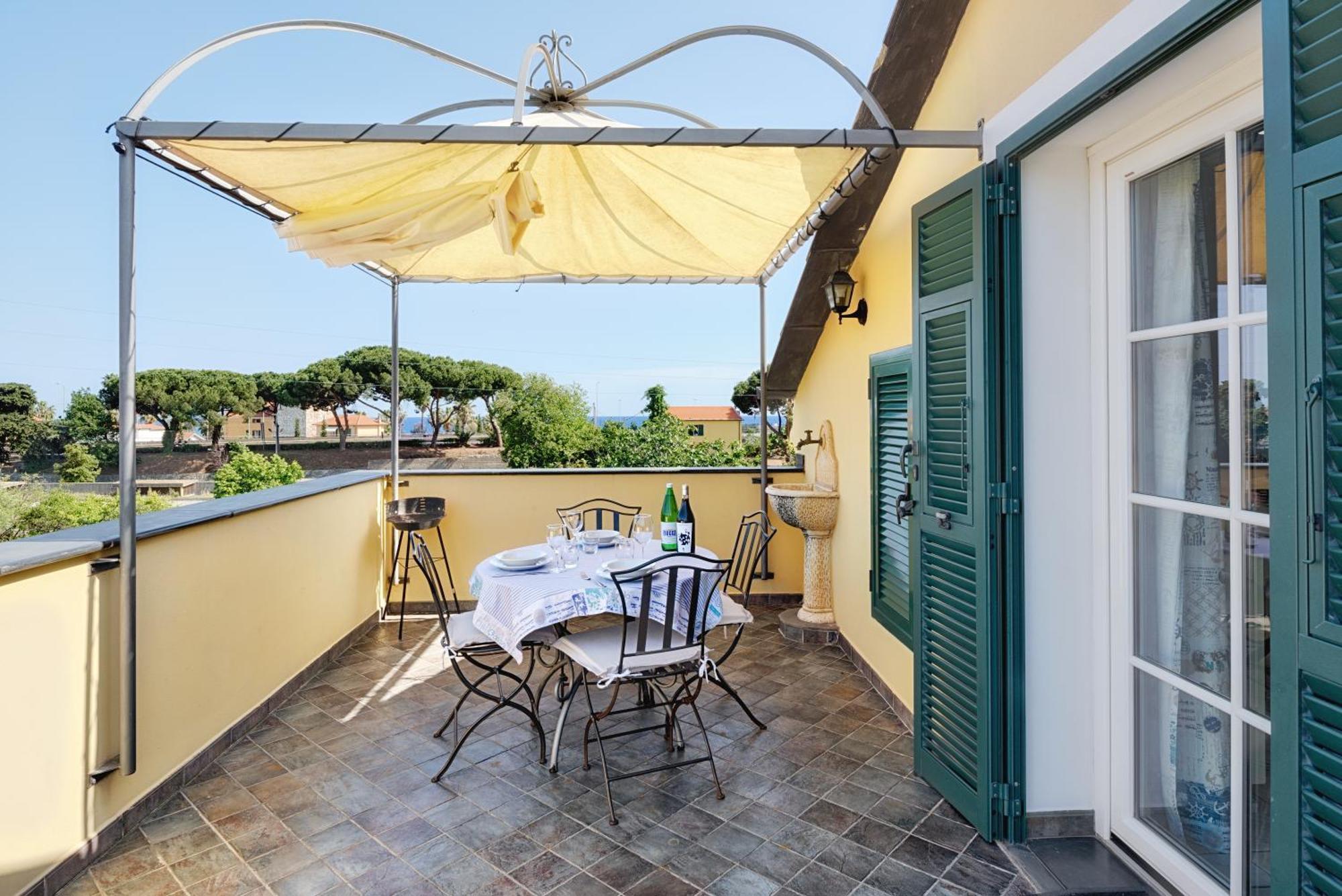 Casa Vacanze Nel Giardino Di Renzo Imperia Eksteriør billede