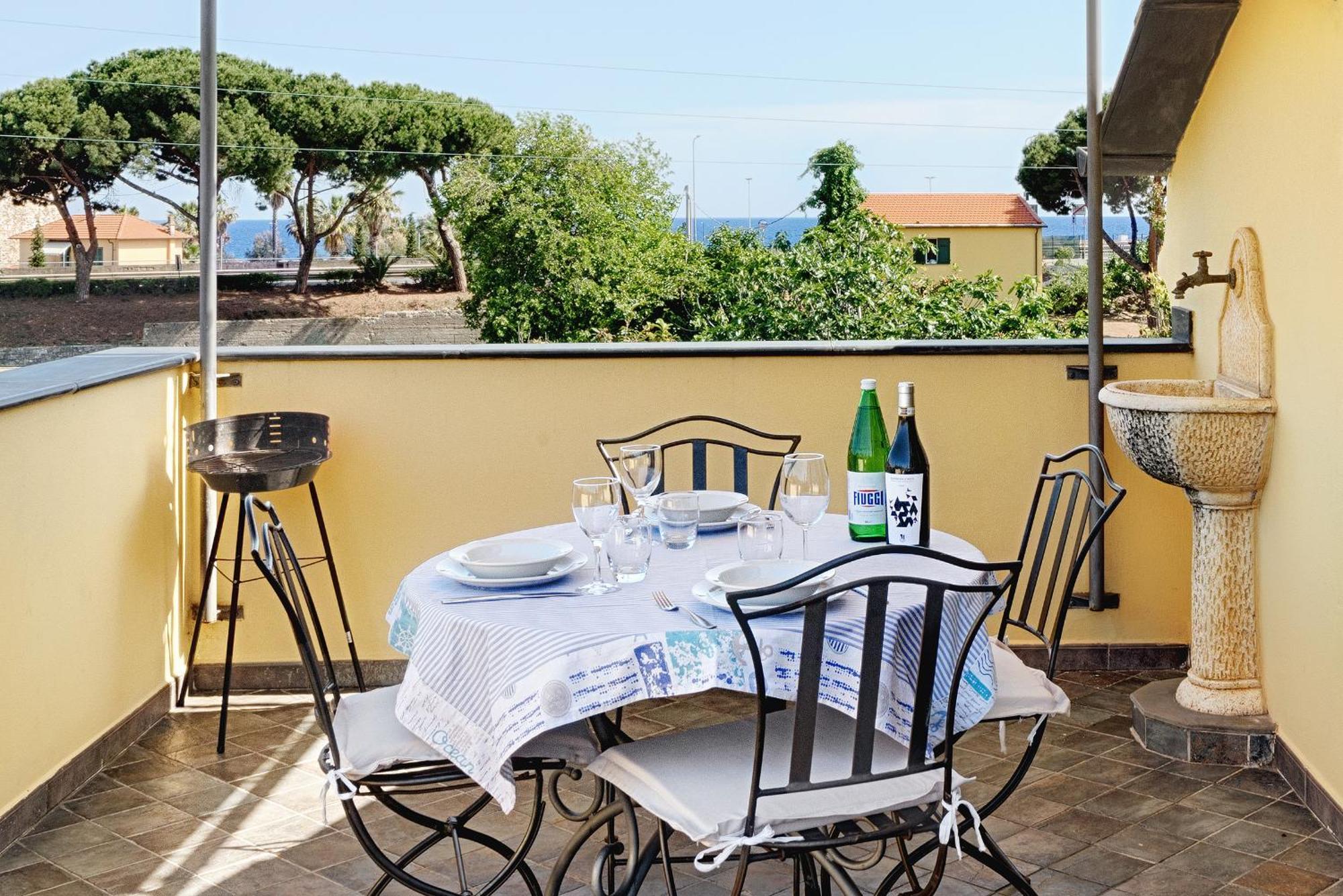 Casa Vacanze Nel Giardino Di Renzo Imperia Eksteriør billede
