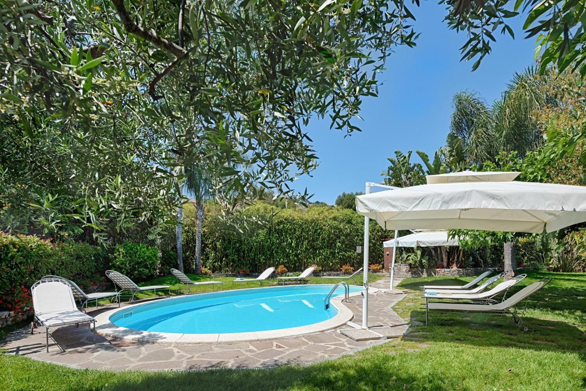 Casa Vacanze Nel Giardino Di Renzo Imperia Eksteriør billede
